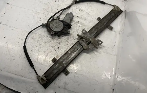Suzuki Grand Vitara I Front door window regulator with motor