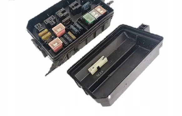Toyota Corolla E110 Fuse module E11SBZP1998