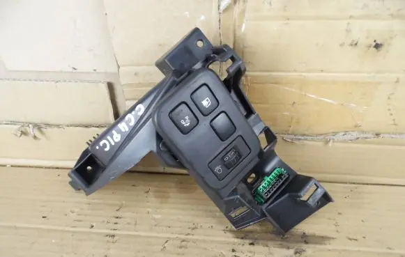 Citroen C4 I Picasso Fuel tank opening switch 