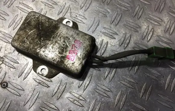 Mitsubishi Space Runner Glow plug pre-heat relay k8t75276