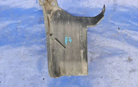 Toyota Prius (XW50) Rear bumper mounting bracket 52591-47050