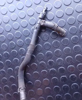 Volkswagen PASSAT B8 Engine coolant pipe/hose