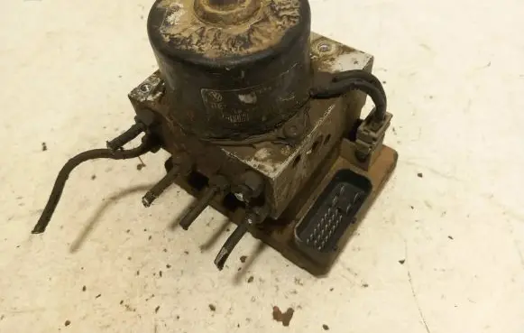 Volkswagen Golf IV ABS Pump 1J0907379G 5WK8468 FMS8B24C8