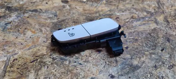 Mercedes-Benz C W205 Seat heating switch A2059050004 03464610701 5064HX132000