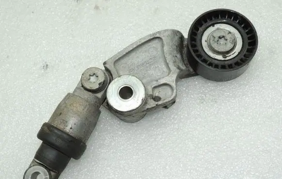 Mazda CX-5 Alternator belt tensioner SH0115980D