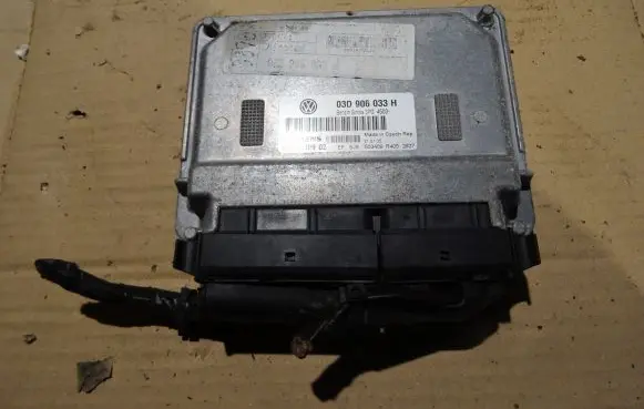 Volkswagen Fox Engine control unit/module 03D906033H 5WP4030902 030906083