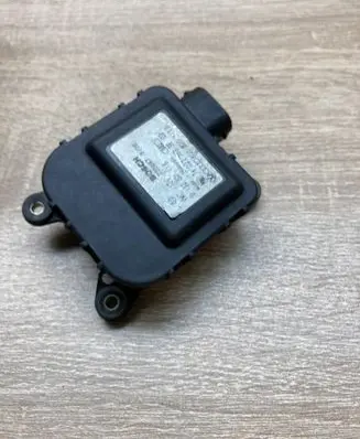 Audi A4 S4 B5 8D Air flap motor/actuator 8D1820511B 0132801116