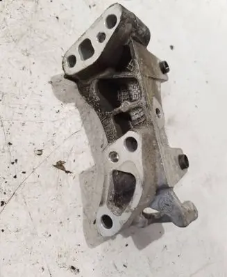 Peugeot 5008 Engine mounting bracket 9688615780
