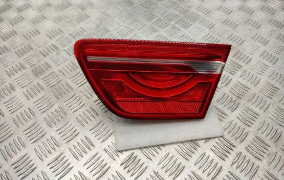 Tailgate rear/tail lights