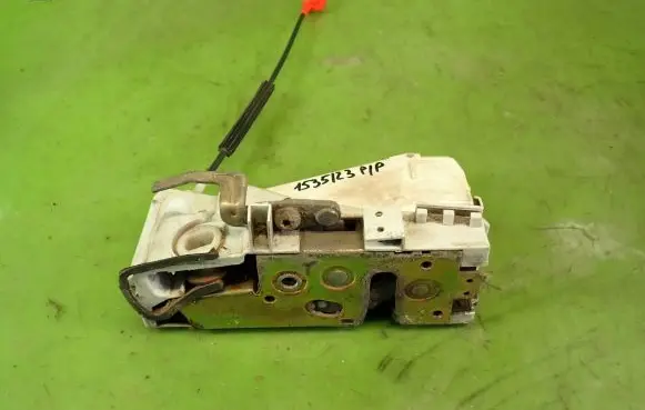 Seat Alhambra (Mk1) Front door lock 7M1837012AJ