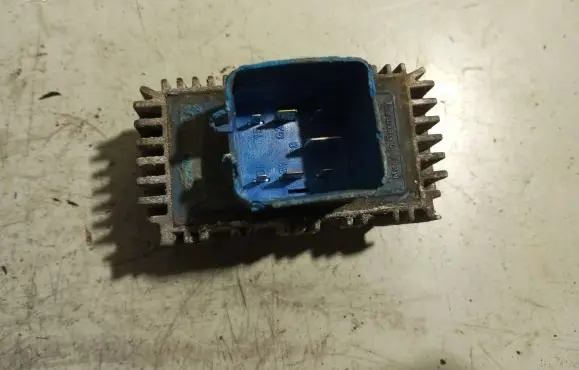 Opel Zafira B Glow plug pre-heat relay 55353011