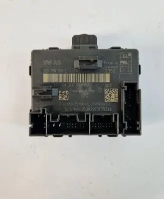 Volkswagen Tiguan Door control unit/module 5Q0959592F