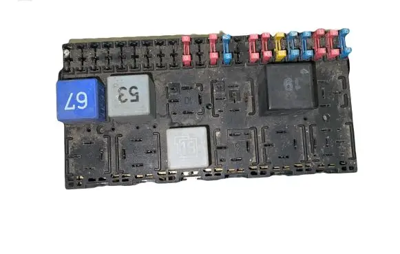 Volkswagen Golf II Fuse module 357937039