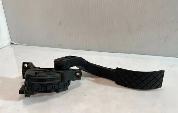 Audi A6 S6 C5 4B Accelerator throttle pedal 8D1721523
