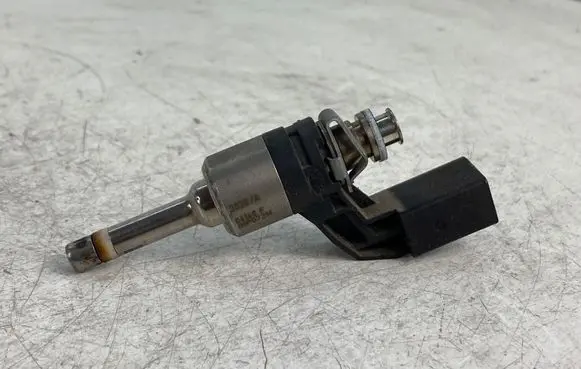 Skoda Octavia Mk2 (1Z) Fuel injector 03C906036M