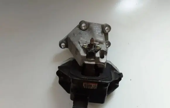 KIA Sportage Engine mount bracket 21830F1100