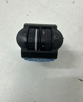 Volkswagen Touareg I Headlight level height control switch 7L6941333F