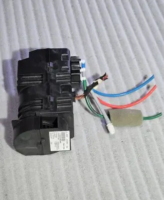 Mercedes-Benz GL X166 Central locking vacuum pump 0132006417 A0008005648 A0008005748