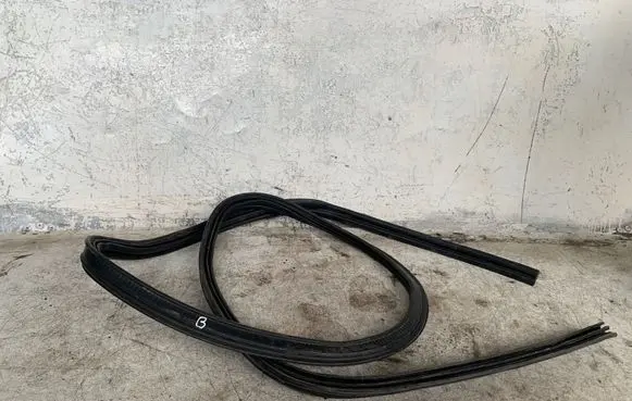 Volkswagen Jetta VI Trunk rubber seal (body) 