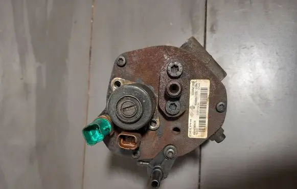 Renault Scenic II - Grand scenic II Fuel injection high pressure pump R9042A042A 8200057225
