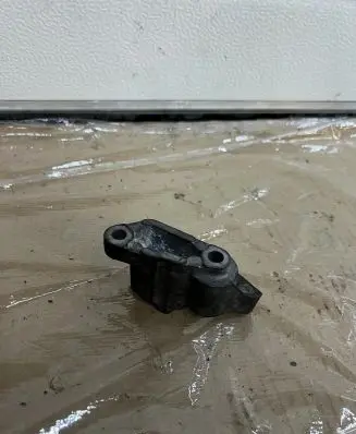 Mercedes-Benz S W220 other engine part A6120781041 F483