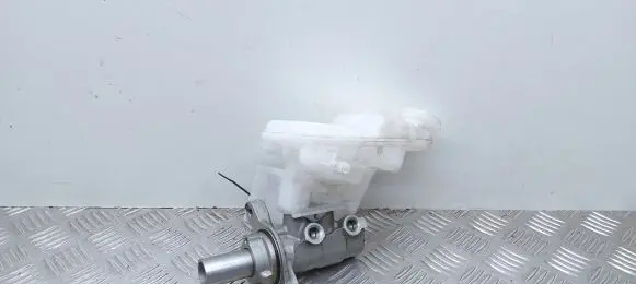 Master brake cylinder