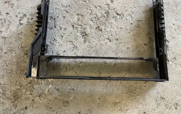 BMW 5 E60 E61 Radiator mount bracket 7787443 22793115 PA66GF30