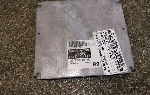 Toyota Avensis T250 Engine control unit/module 8966105820