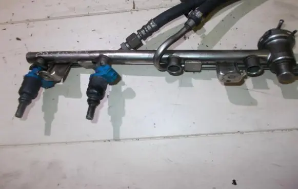Audi A4 S4 B5 8D Fuel main line pipe 058133681b