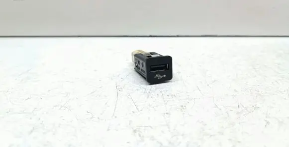 BMW 7 F01 F02 F03 F04 USB socket connector 9167196 61319167196
