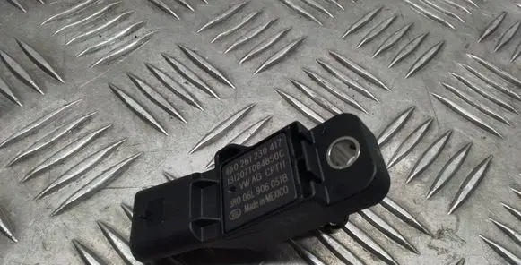 Volkswagen Jetta VI Air pressure sensor 0261230417