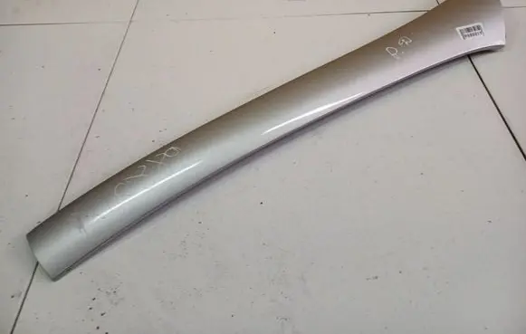 Front door glass trim molding