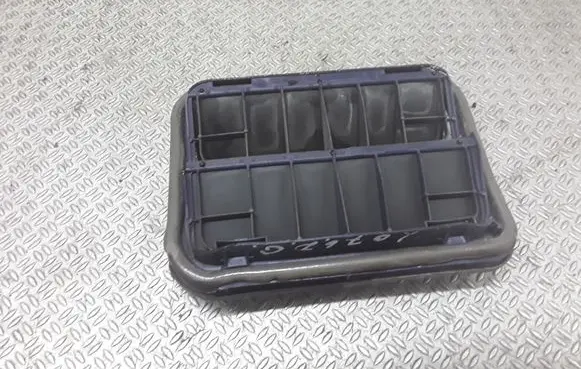Citroen C5 Quarter panel pressure vent 9653401280