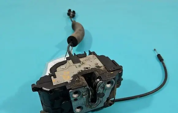 Renault Megane III Front door lock 80502000 IMPRK1564395