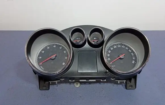 Opel Astra J Speedometer (instrument cluster) 39069791