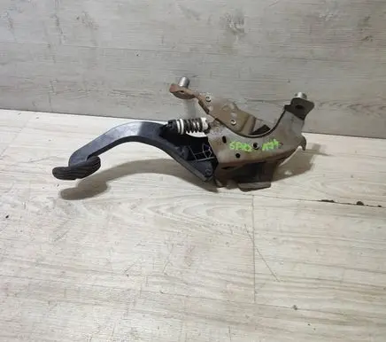 Renault Kangoo III Clutch pedal 465033751R 142656
