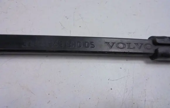 Volvo V50 Front wiper blade arm 30698249