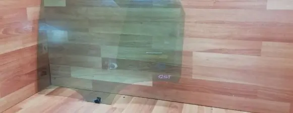 Rear door window glass