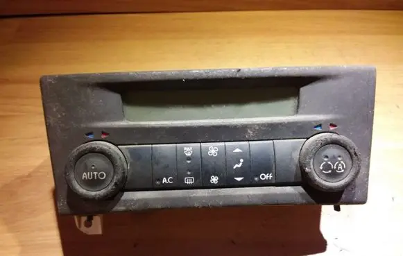 Renault Laguna II Climate control unit 8200001901C