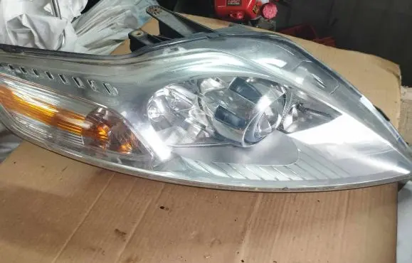 Ford Mondeo MK IV Headlight/headlamp
