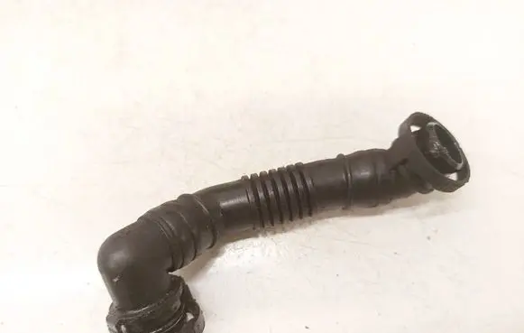 Volkswagen PASSAT B6 Breather hose/pipe 03G103493D