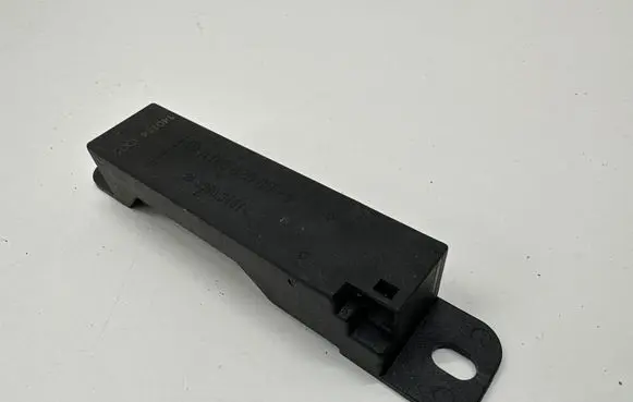 Mercedes-Benz S W222 Keyless system antenna A1668200075