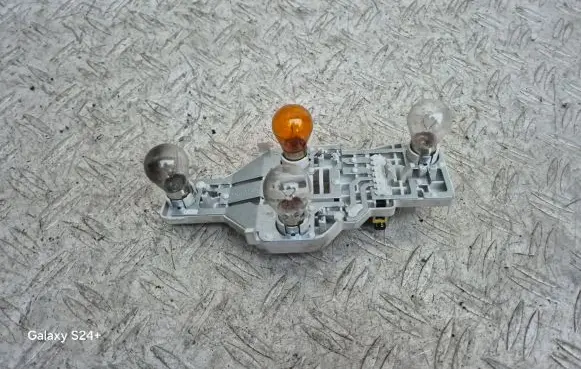 Skoda Octavia Mk2 (1Z) Tail light bulb cover holder 1Z9945258 27592202