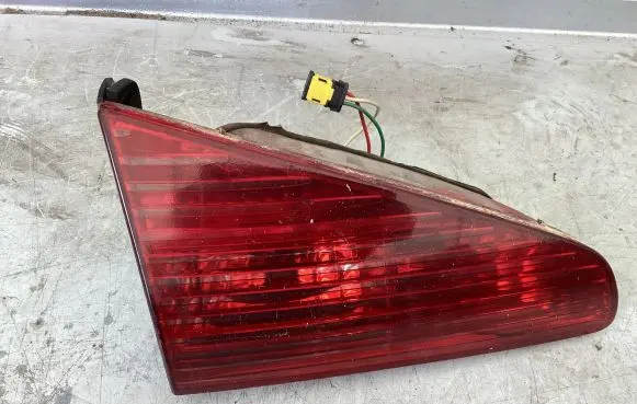 Peugeot 607 Tailgate rear/tail lights