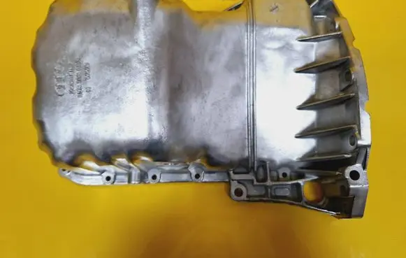 Volkswagen PASSAT B5 Oil sump 058103603