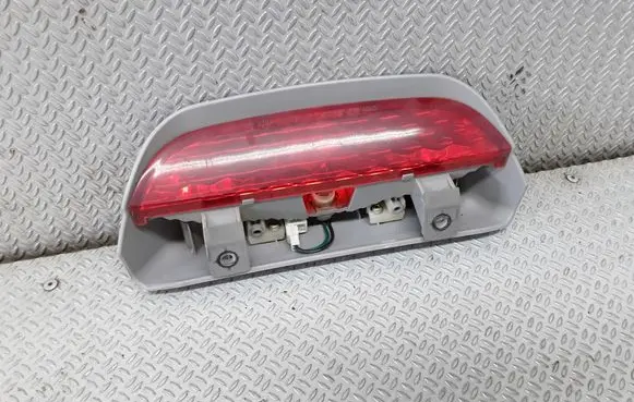 KIA Picanto Third/center stoplight