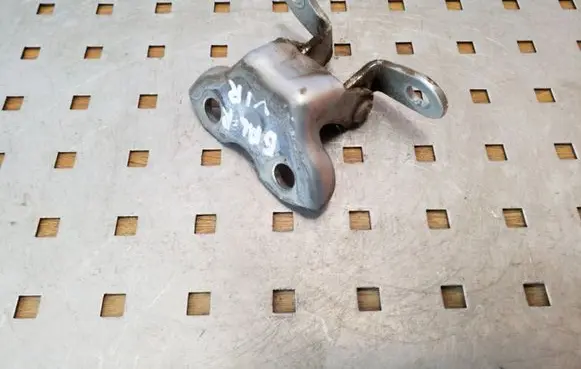 Toyota Land Cruiser (J120) Rear door upper hinge