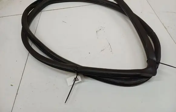 Honda FR-V Rubber seal front coupe door 
