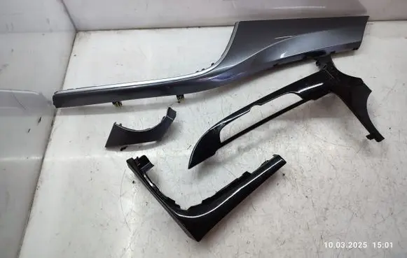 Dashboard glove box trim