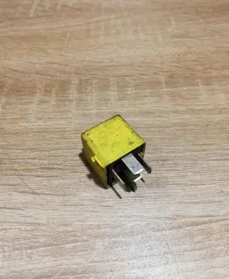 BMW 5 E39 Other relay 1389105